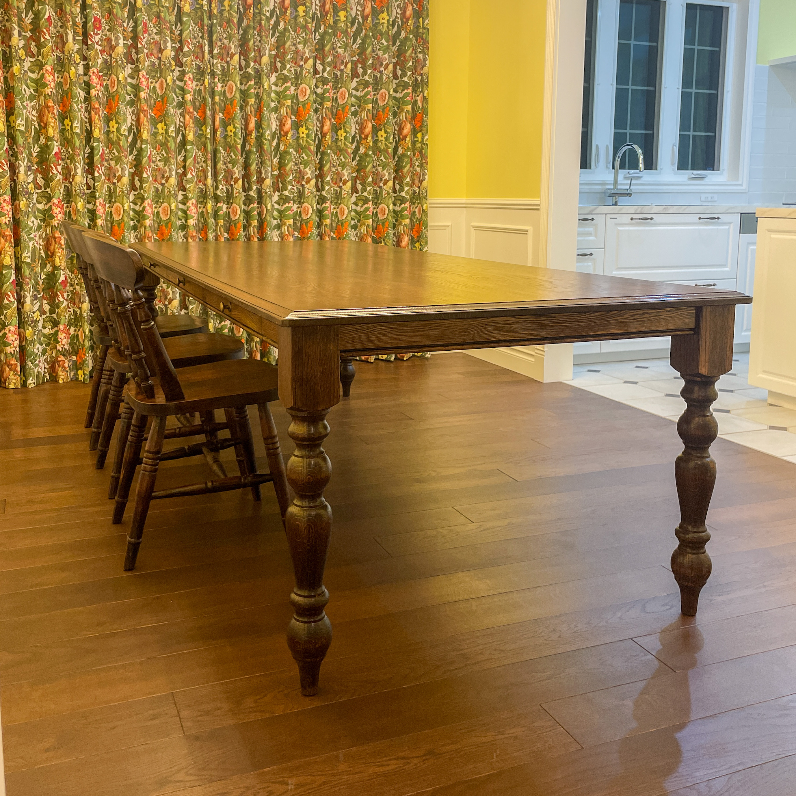 ホワイトオークダイニングテーブルcountry 輸入住宅向けターンドレッグテーブル アンティーク調ろくろ足