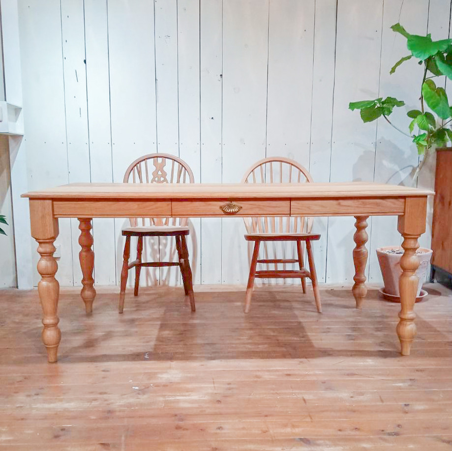 ホワイトオークダイニングテーブルcountry 輸入住宅向けターンドレッグテーブル アンティーク調ろくろ足