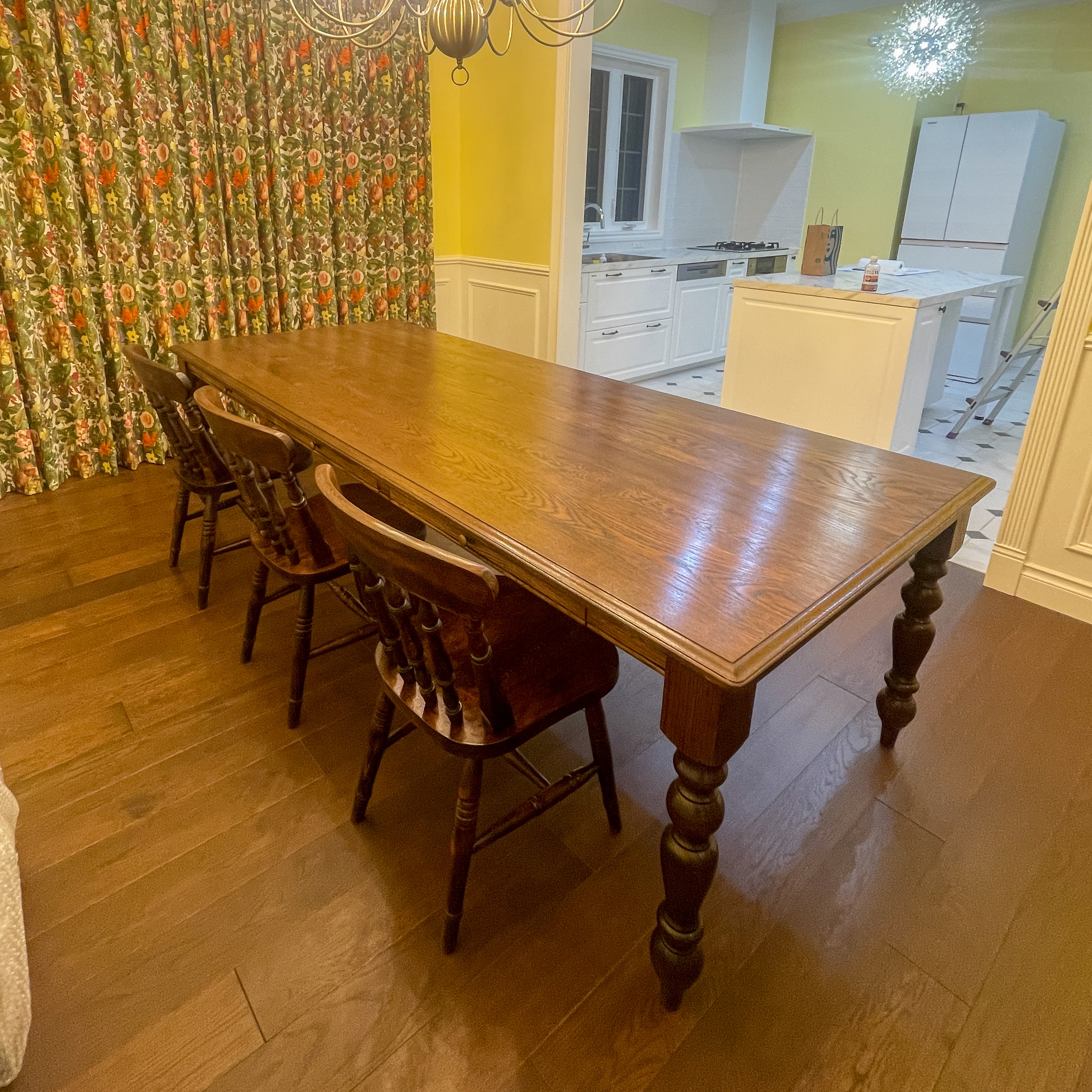 ホワイトオークダイニングテーブルcountry 輸入住宅向けターンドレッグテーブル アンティーク調ろくろ足