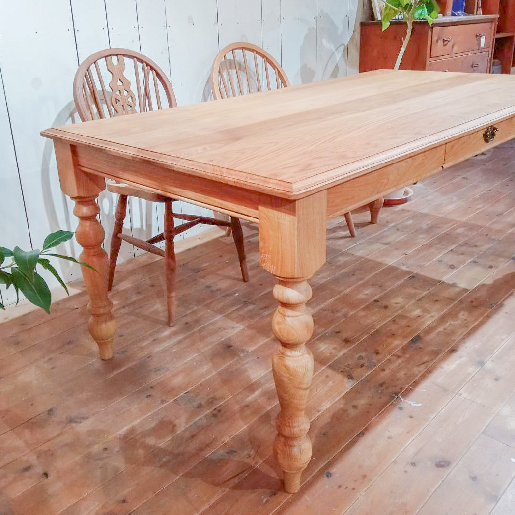 ホワイトオークダイニングテーブルcountry 輸入住宅向けターンドレッグテーブル アンティーク調ろくろ足