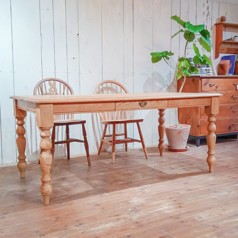 ホワイトオークダイニングテーブルcountry 輸入住宅向けターンドレッグテーブル アンティーク調ろくろ足