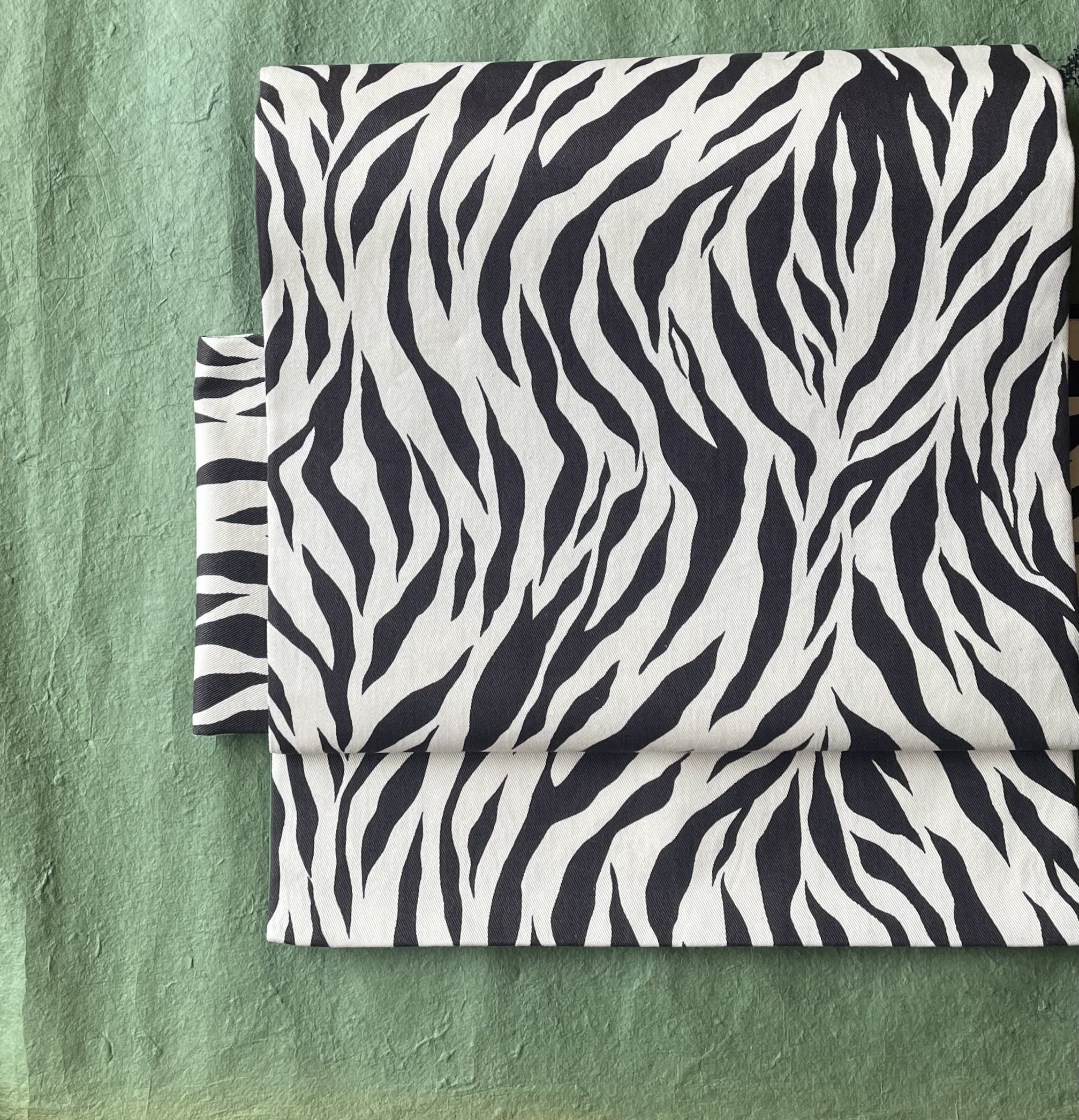 アニマル柄　ゼブラ × green の色合わせでちょっとオシャレ感が出た名古屋帯
