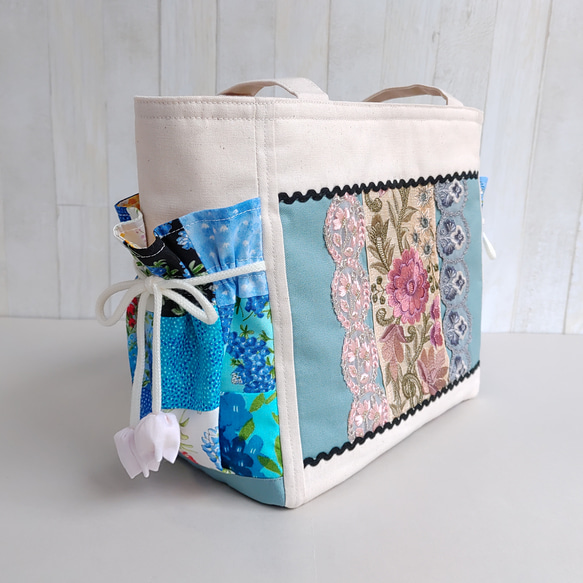 春夏のトートバッグ（生成＆ペールブルー）★パッチワークと刺繍リボン★【Creema限定2025】 6枚目の画像