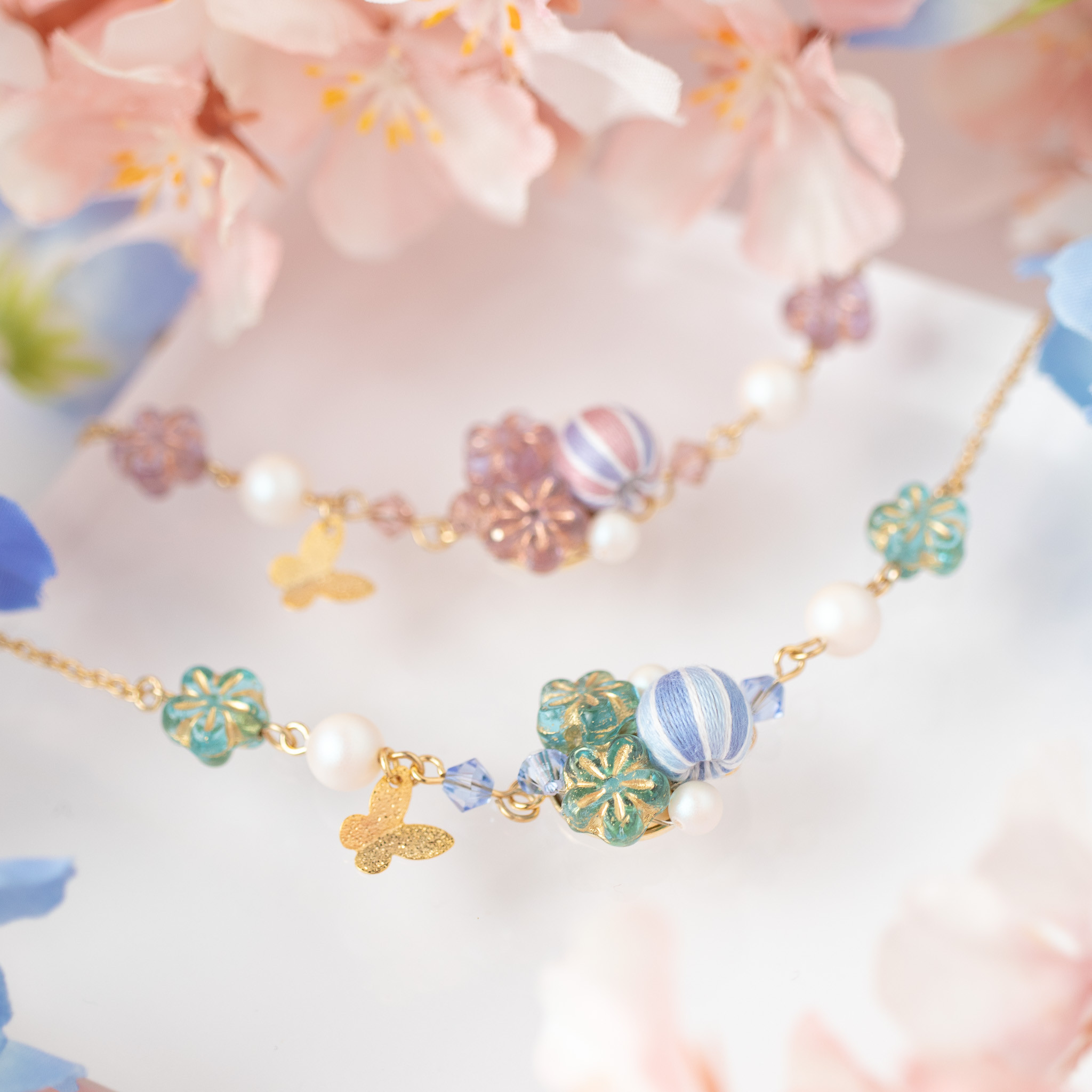 花舞う＊ブレスレット　刺繍糸で作る、夜桜とネモフィラのブレスレット