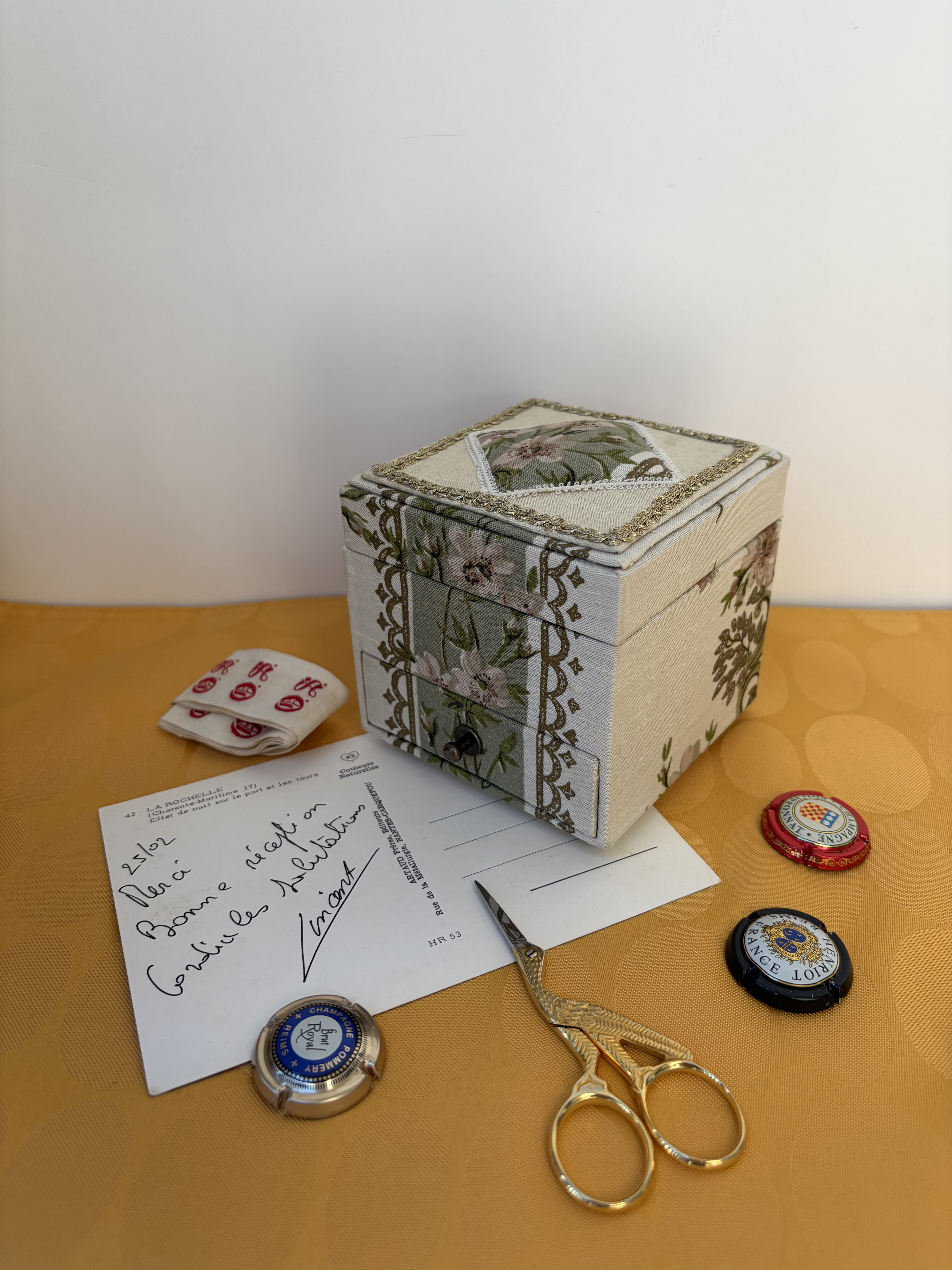 時を越えて、マリーアントワネットの宝箱　クリスマスプレゼントにもぴったりです。