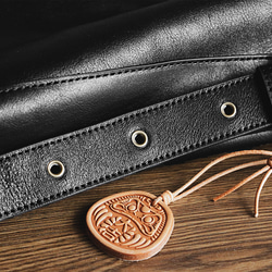 身軽シンプルな牛革ショルダーバッグ斜め掛け収納バッグ出会い　大容量カジュアルバッグ　ポーチ袋付き　男女兼用 6枚目の画像