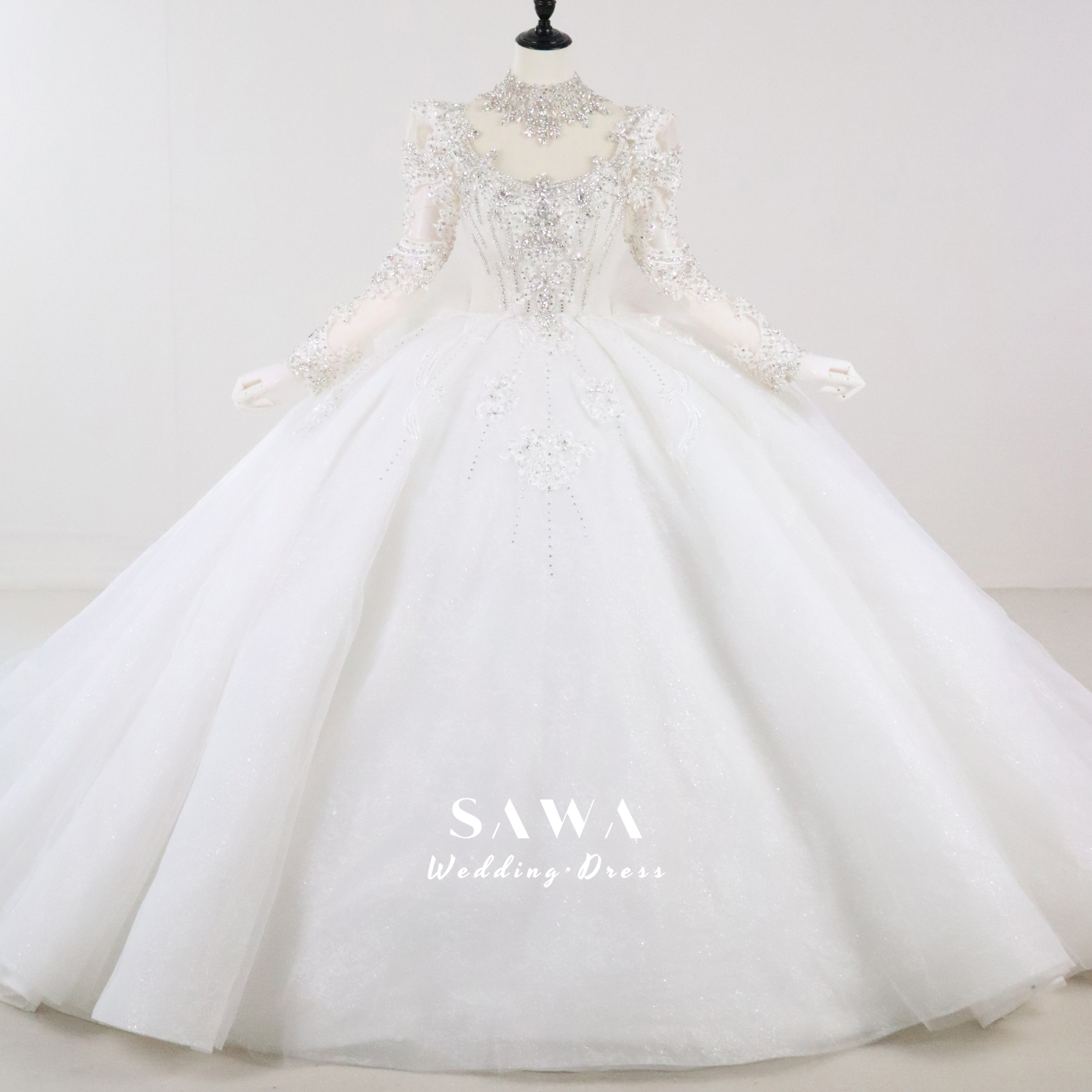 超豪華　ウェディングドレス　華やかなトレーン　アンティークな刺繍　憧れ　ボリューム　フレアスカート　大人気チュール結婚式