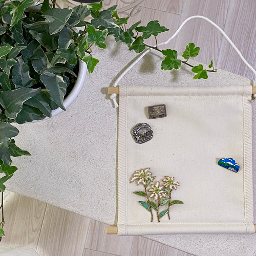 高山植物刺繍入り山バッジタペストリー“ミヤマウスユキソウ” その他