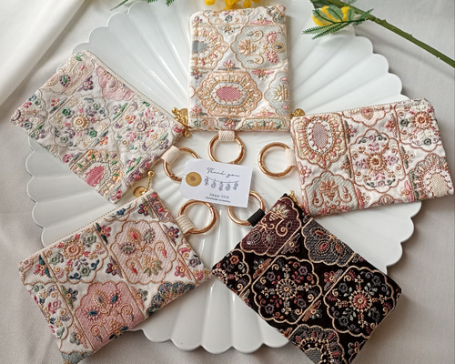 12㌢】カラビナでカチッとつけられるインド刺繍ポーチ