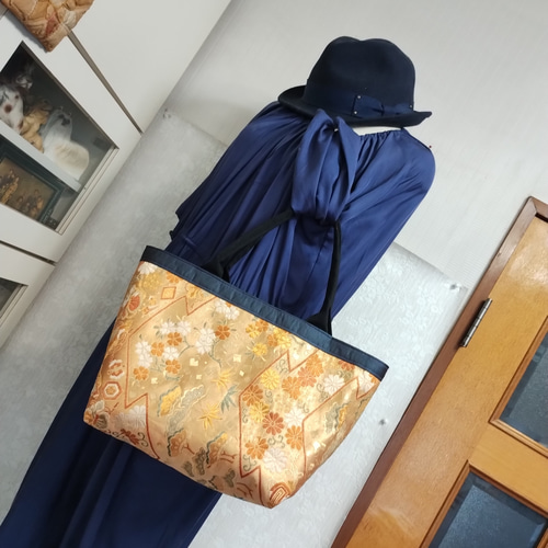 正絹帯リメイク☆横型大きめバッグ☆松／竹／菊☆金糸☆ハンドメイド