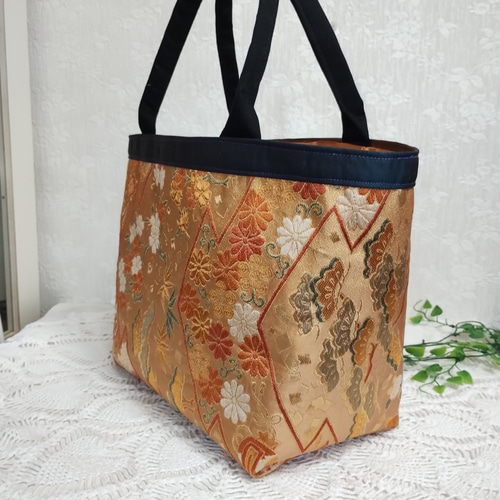 正絹帯リメイク☆横型大きめバッグ☆松／竹／菊☆金糸☆ハンドメイド