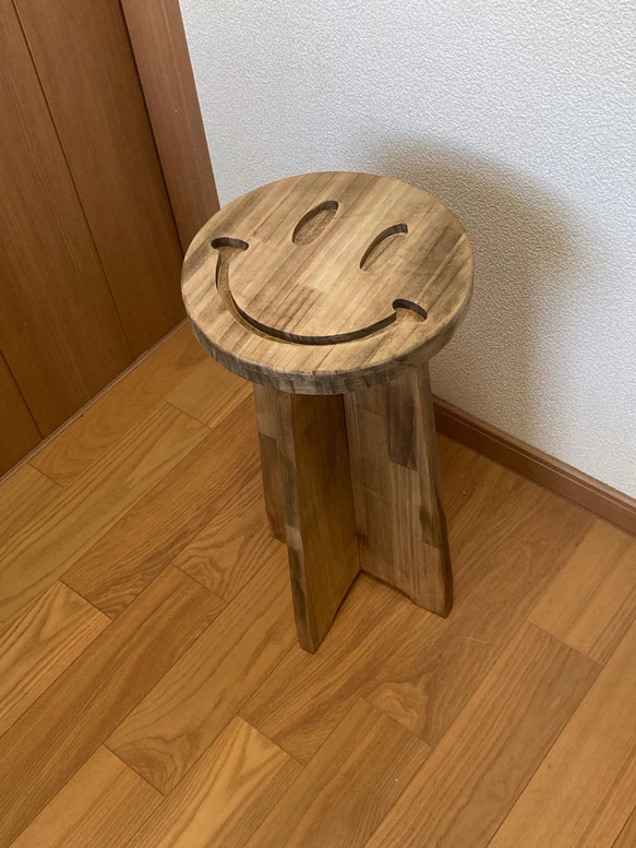 ニコちゃんのスツール　スマイリースツール 1枚目の画像