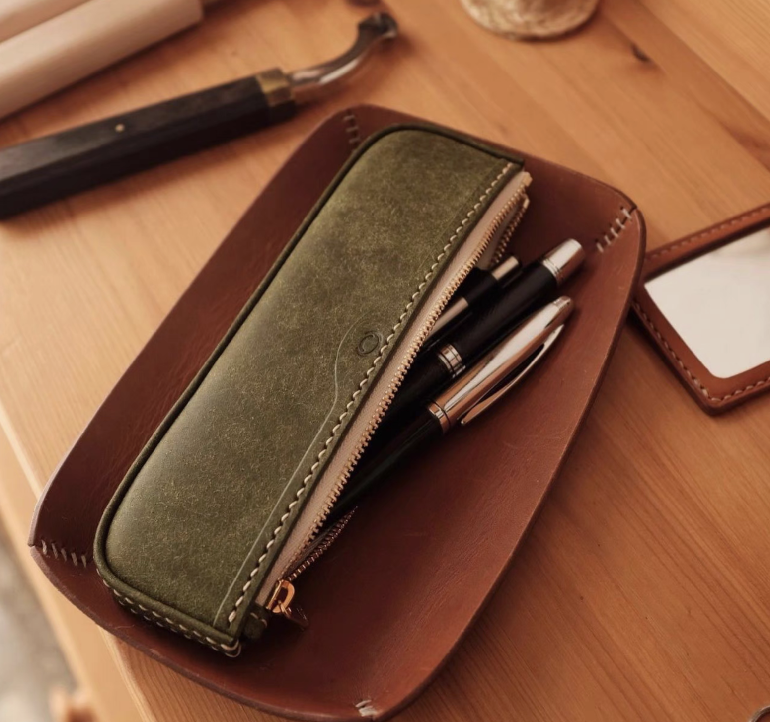 『手縫い』ペンケース イタリア牛革　たっぷり収納の本革ペンケース マルゴー