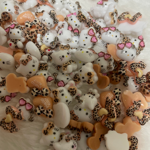 ヒョウ柄キティちゃん ネイルパーツ30個 デコパーツ ruur 通販