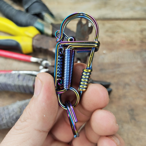 1 / 8 カラビナ レインボー キーチェーン、手作りワイヤーラップ キー