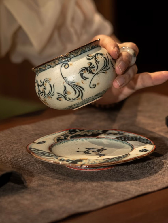 詩瓷集 中国唐風青花磁 窓絵花卉｜唐草文様 小皿 菓子皿 新入荷 直径約15cm 景徳鎮製 11枚目の画像