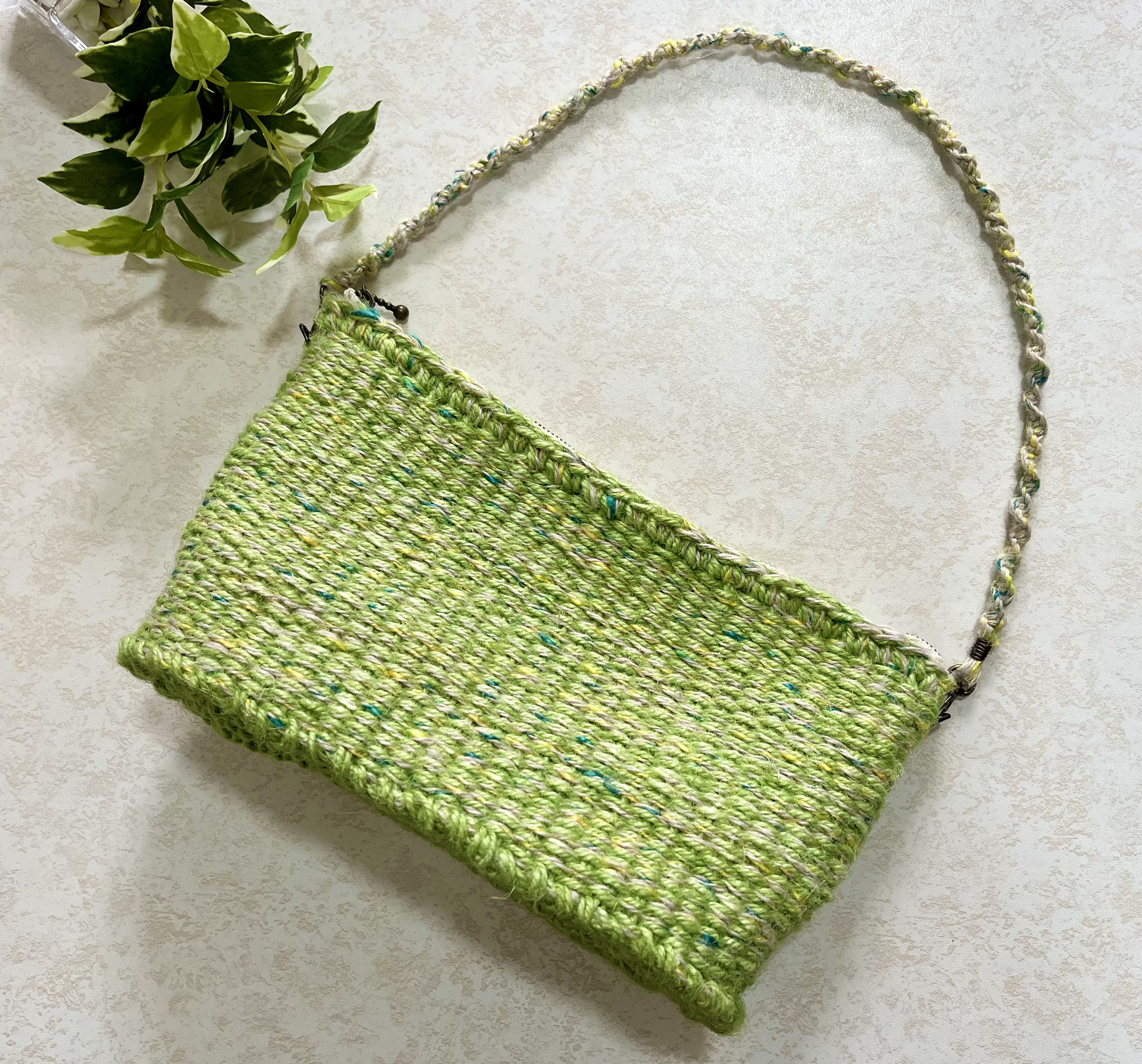 【一点物】手染め手織り麻ひもかごバッグ　クラッチバッグ　若草色