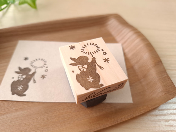 タンポポの綿毛とうさぎ　消しゴムはんこ スタンプ 1枚目の画像