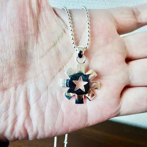 仁尾彫金『クリ抜きスター、プラチナペンダント』ハンドメイド 仁尾彫金『クリ抜きスター、プラチナペンダント』ハンドメイド