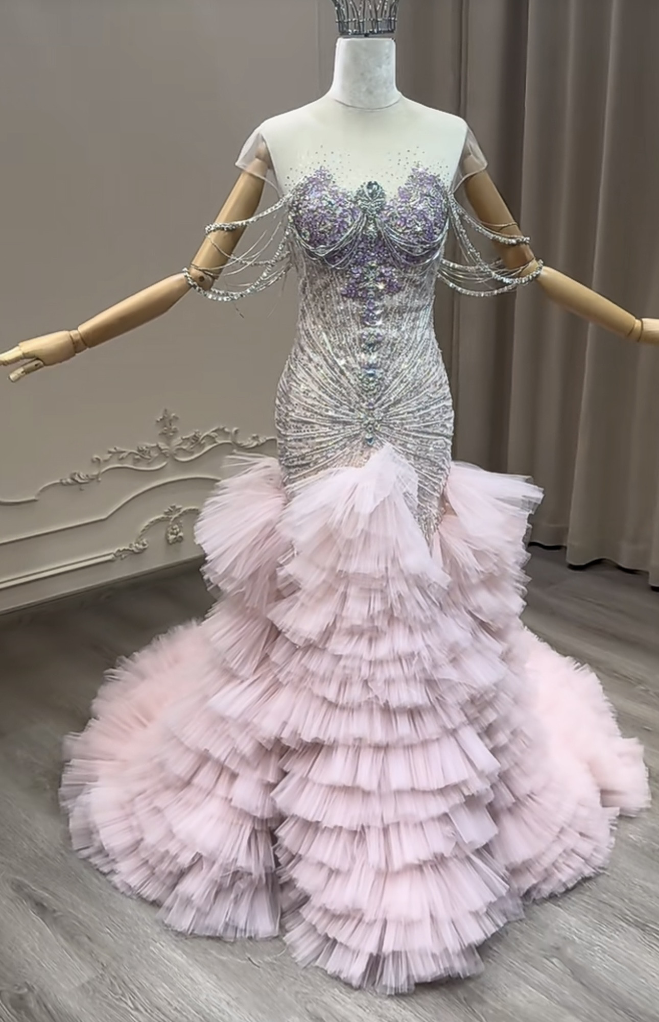 普通のサイズの発送は通常7日以内（土日祝日を除く）に対応させて頂いております（土日祝日を除く）。オーダーサイズは2-4週