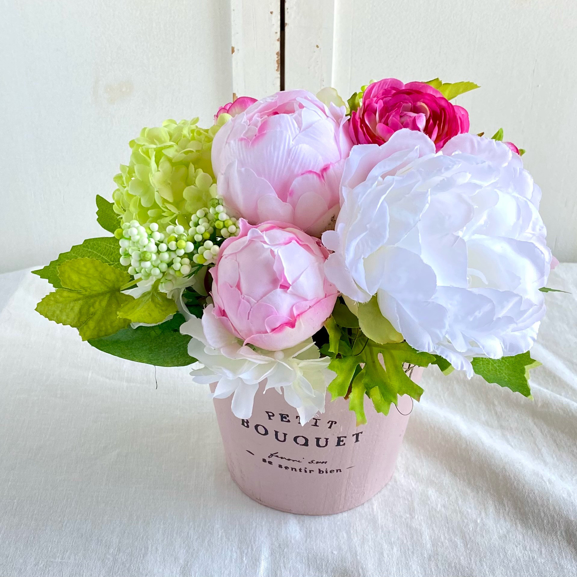 大輪シャクヤクのフラワーアレンジメント　　〜アーティフィシャルフラワー〜　母の日ギフト・敬老の日ギフトに