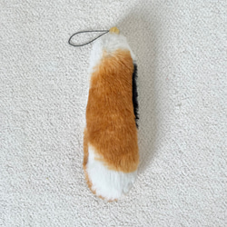 三毛猫柄　しっぽストラップ　しっぽキーホルダー　アニマルボア　akaneko 5枚目の画像