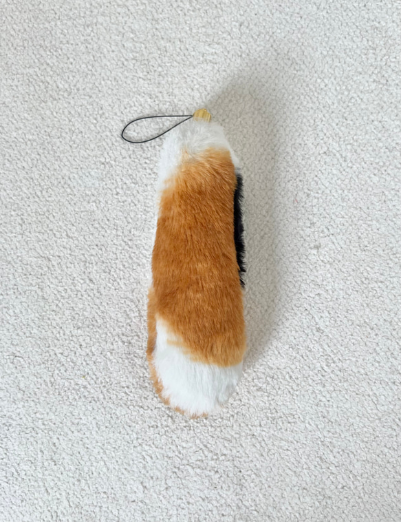 三毛猫柄　しっぽストラップ　しっぽキーホルダー　アニマルボア　akaneko 5枚目の画像