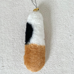 三毛猫柄　しっぽストラップ　しっぽキーホルダー　アニマルボア　akaneko 4枚目の画像