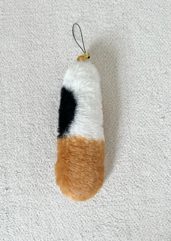 三毛猫柄　しっぽストラップ　しっぽキーホルダー　アニマルボア　akaneko 4枚目の画像