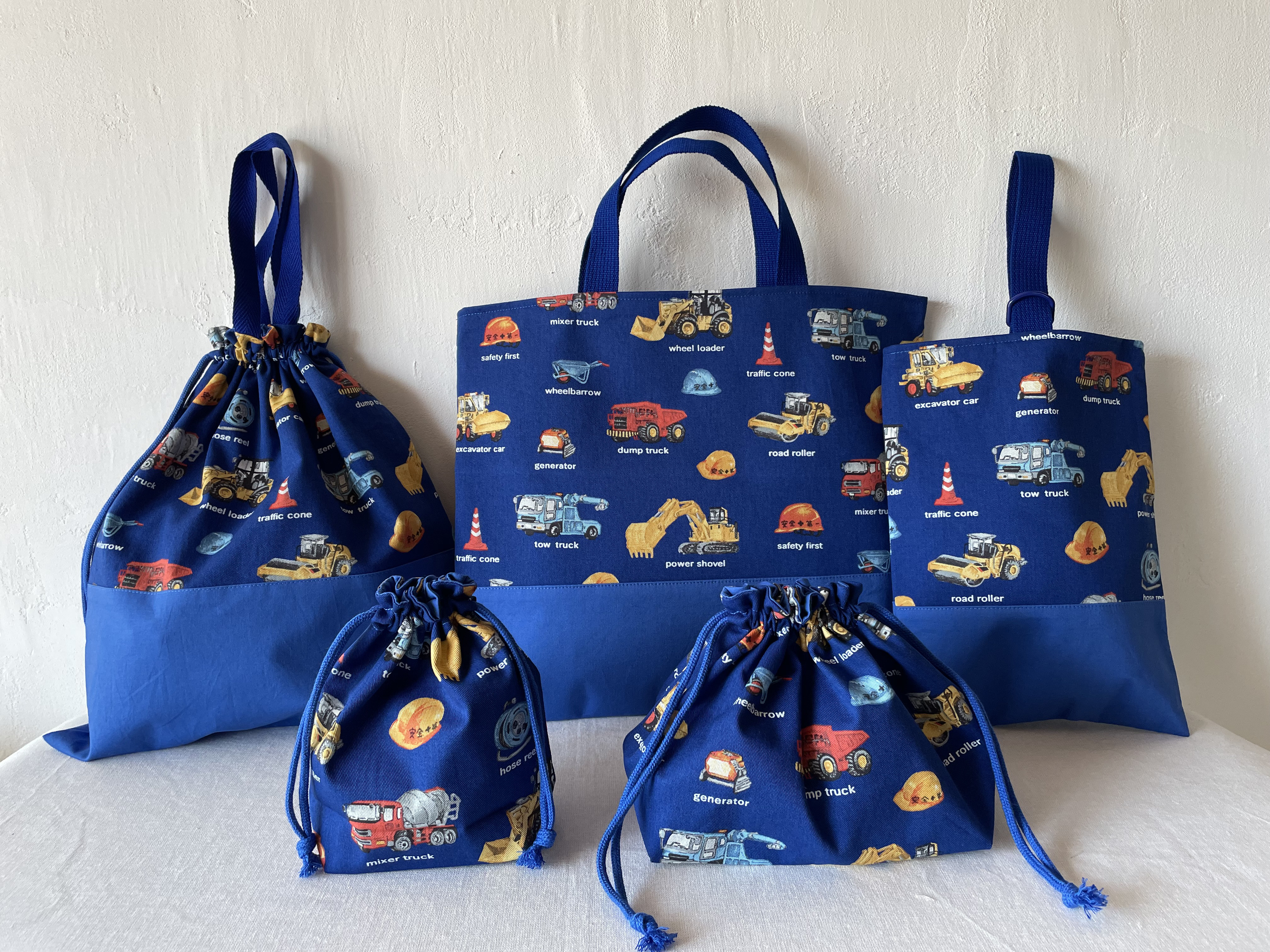 入園入学5点セット　はたらく車　レッスンバッグ、おきがえ入れ、うわぐつ入れ、おべんとう袋、コップ袋