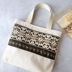 ちょこ　インド刺繍ホワイト　ショルダーバッグ2way ハンドメイド ちょこ インド刺繍ホワイト ショルダーバッグ2way ハンドメイド