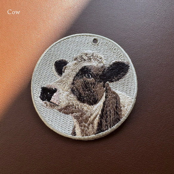 ダフフレ◆ 刺繍キーチェーン ×２点 ふわもこな触り心地に癒される〜！ ダッフィー＆フレンズの