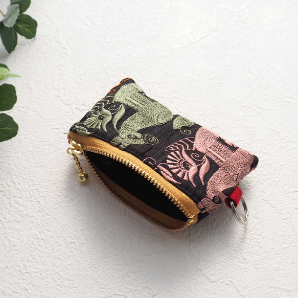 インド刺繍のミニポーチ（ピルケース/コインケース） 4枚目の画像