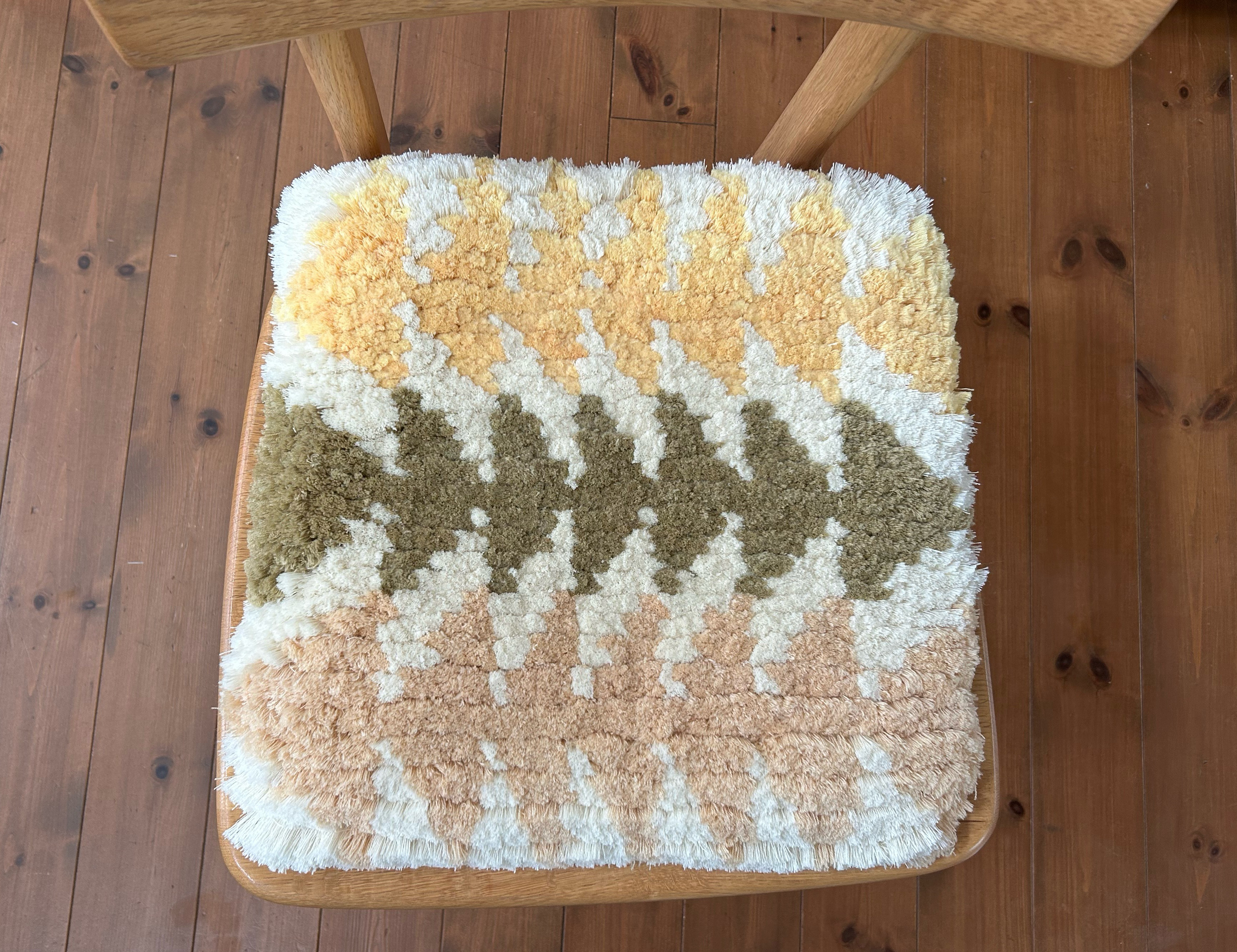 更に値下げしました！ノッティング織椅子敷　草木染め　結び織