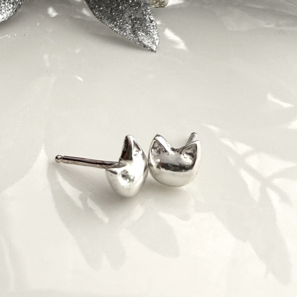 うる艶ねこピアス/silver925 4枚目の画像