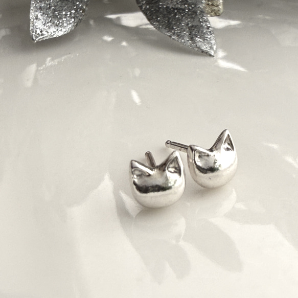 うる艶ねこピアス/silver925 1枚目の画像