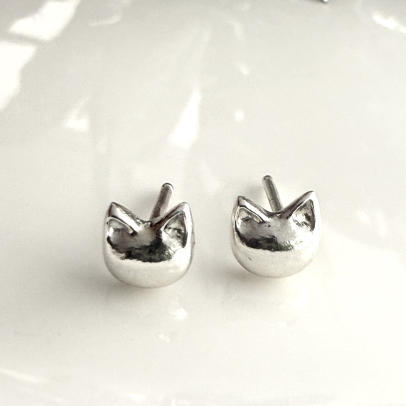 うる艶ねこピアス/silver925 5枚目の画像