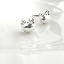 うる艶ねこピアス/silver925 2枚目の画像