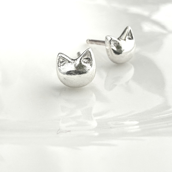 うる艶ねこピアス/silver925 2枚目の画像