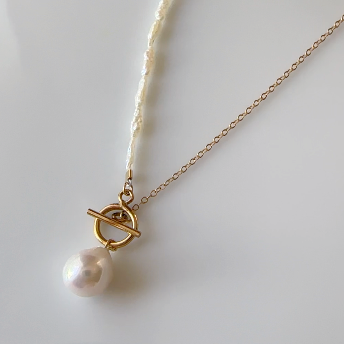 "lily of the valley リリー・オブ・ザ・ヴァリー" アシンメトリー　マンテル　パール　ネックレス