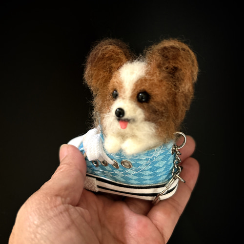 ハンドメイド 羊毛フェルト パピヨン スニーカー キーホルダー