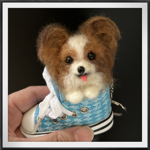専用　羊毛フェルト　パピヨン ハンドメイド 羊毛フェルト パピヨン スニーカー キーホルダー