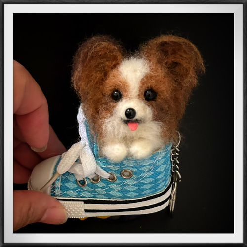 ハンドメイド 羊毛フェルト パピヨン スニーカー キーホルダー