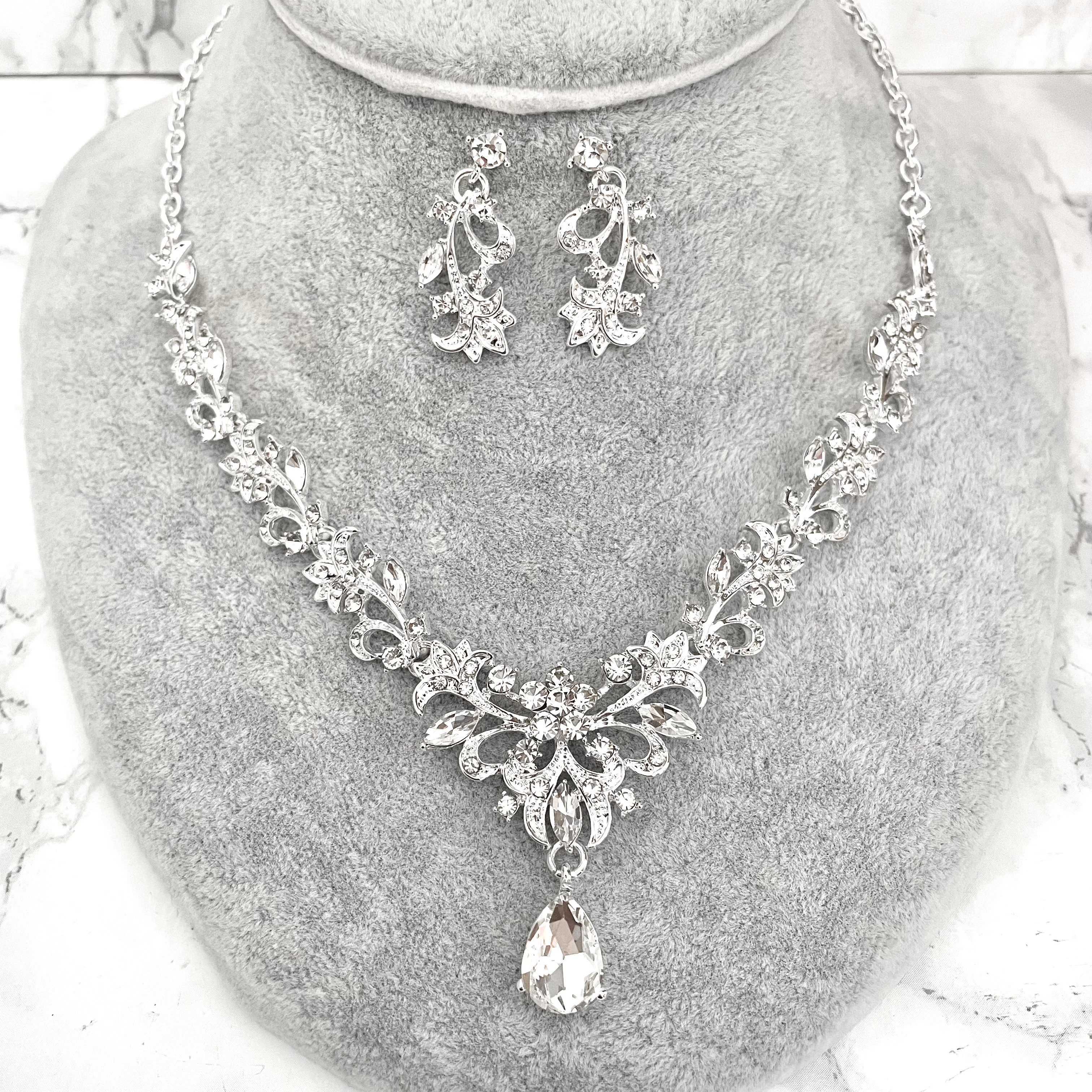 nene ビジューブライダルネックレス&ピアスセット /金属アレルギー対応可 ブライダル ウエディングアクセサリー お花