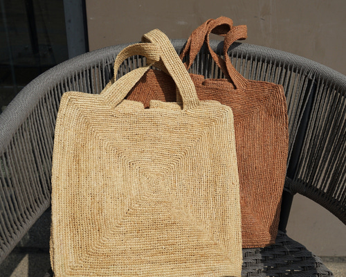 【日本未入荷】MAJE ラフィア風2WAYトート Mバッグ シグネチャー 日本未入荷】MAJE ラフィア風2WAYトート Mバッグ シグネチャー