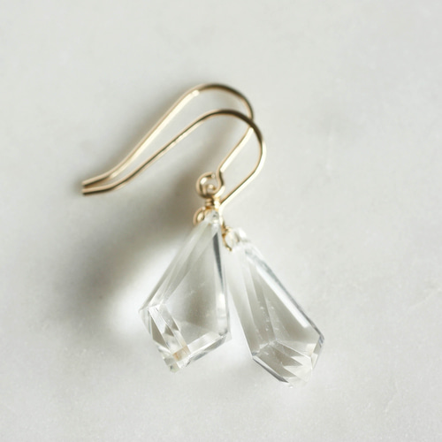 No. 834 水晶のピアス（gold） ピアス（フック・チェーン） Regulus