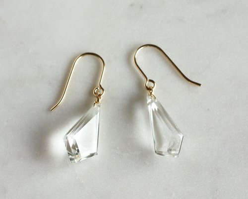 No. 834 水晶のピアス（gold） ピアス（フック・チェーン） Regulus