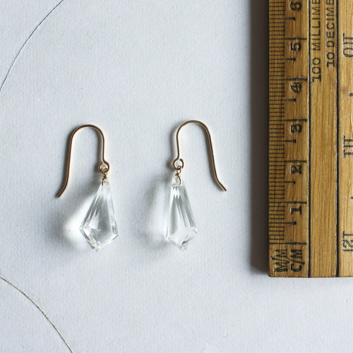 No. 834 水晶のピアス（gold） ピアス（フック・チェーン） Regulus