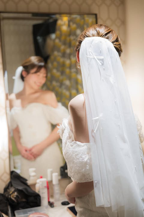 実例写真！ショートベール コーム付き オフホワイト 色直し リボン パール 可愛い 披露宴/結婚式