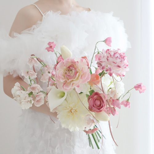 ラナンキュラスのバレエコアブーケ【ブートニア付き】 ブーケ Karen